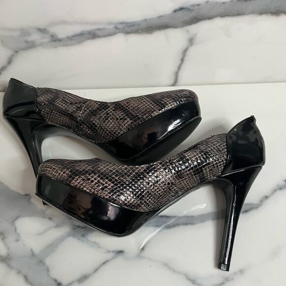 Guess Women's Black Brown Reptile Platform Pumps Andrea Heels Sz 8 Date Night - Picture 6 of 7